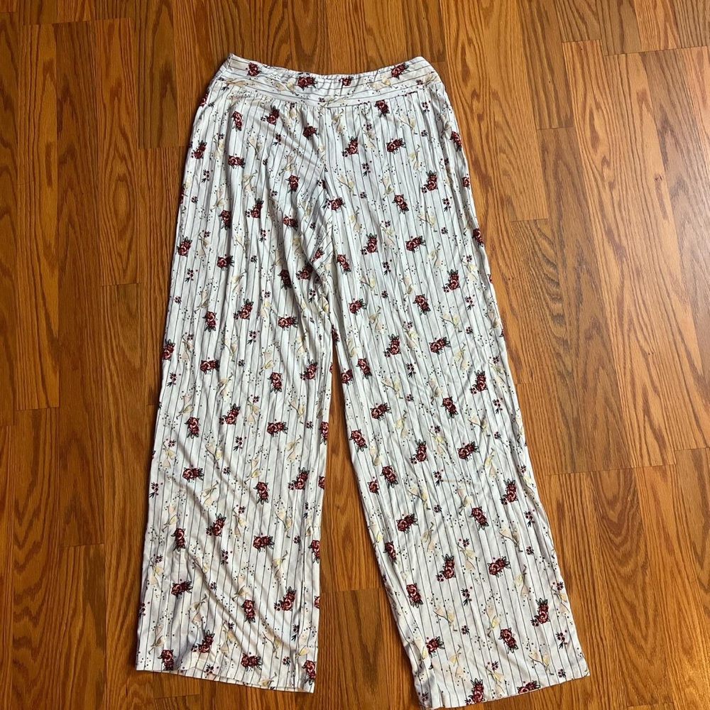 Soma Sparkle Like Champagne White Stripe Floral Pajama Pants size small